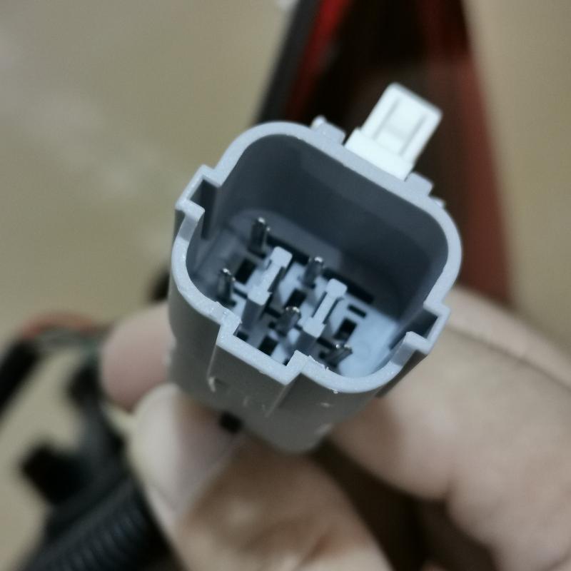 ไฟท้าย ระดับต่ำ - 8983287992 - 4