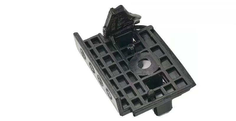 Front bumper middle bracket - left - 1084171-00-F - 2