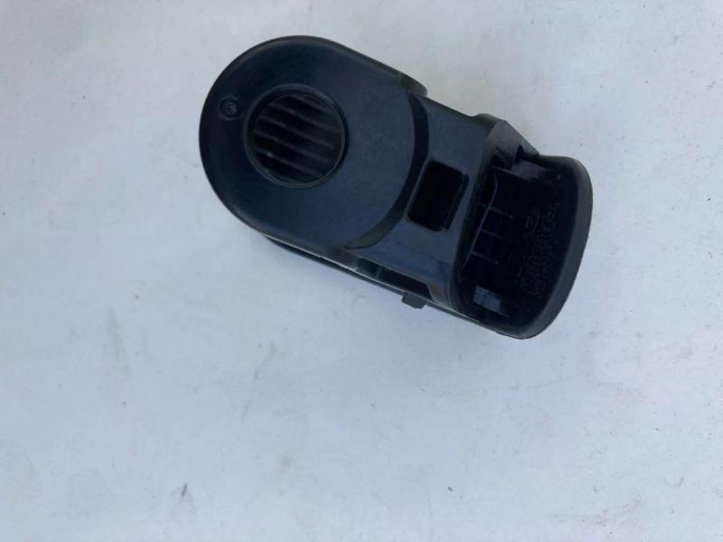 Front cargo box hook-left