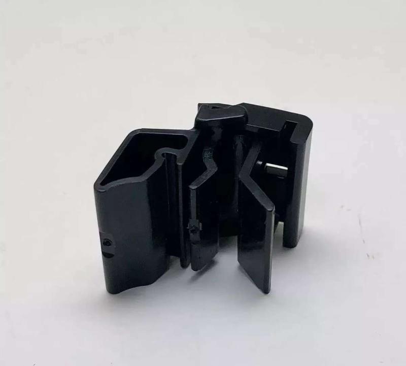 Front cargo box buckle