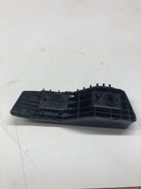 Rear lamp bracket-right/left - 1083993-00-D - 3
