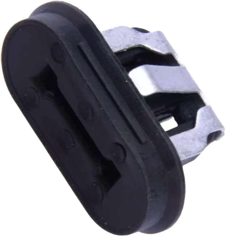 Underdoor skirt clip