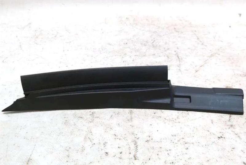 Underhood mudguard-right