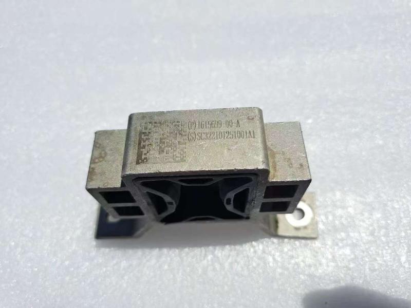 Water tank bracket
