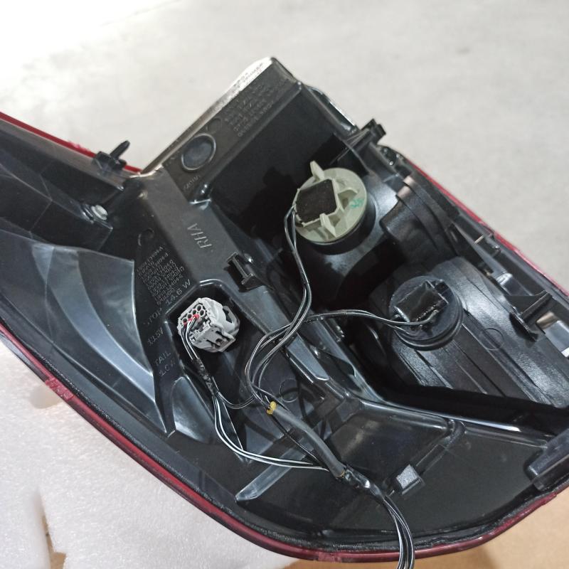 后尾灯 - LB5Z-13404-B - 6