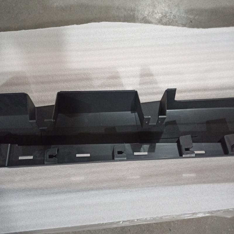 protective strip - DP5Z5410176A - 5