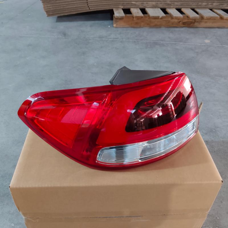 Taillamp - 92402-C6000 - 3
