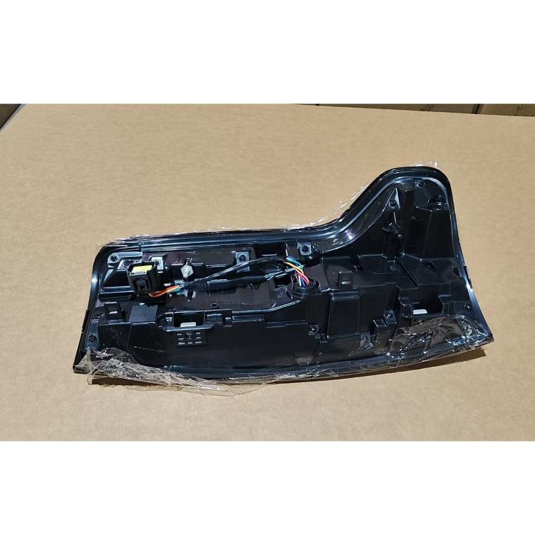 الضوء الخلفي الأيسر/الأيمن - 4133100XPW06A/4133101XPW06A - 3
