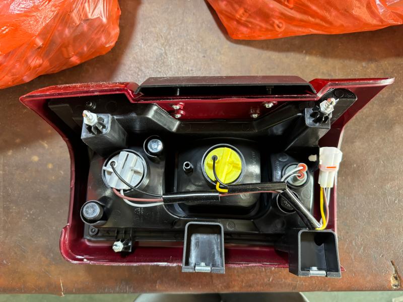ไฟท้าย LH/RH - HP2-13404-AC/HP2-13405-4C - 4