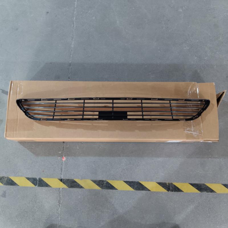 Grille lower