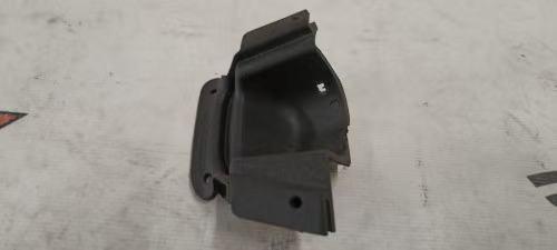 Middle small cover (rubber) for the inner lining of the front fender-left