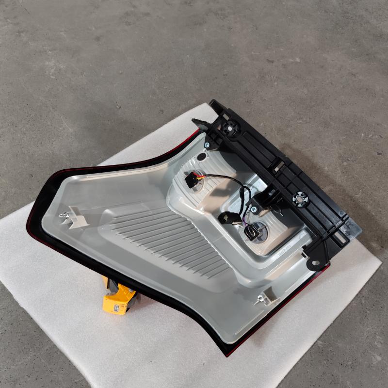 Base Model Tail Light Assembly - NL1Z13405A - 6