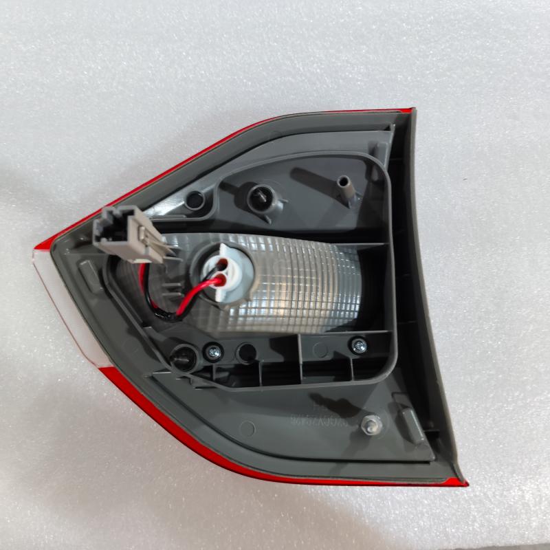 Luces traseras interiores - EB3B13A603BA - 5