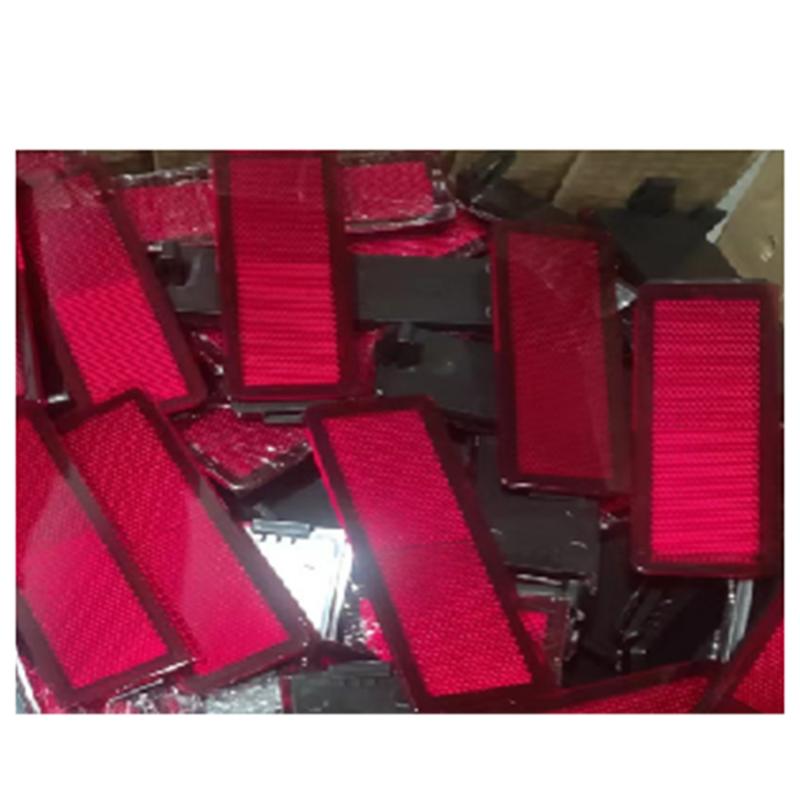 Rear bumper reflector