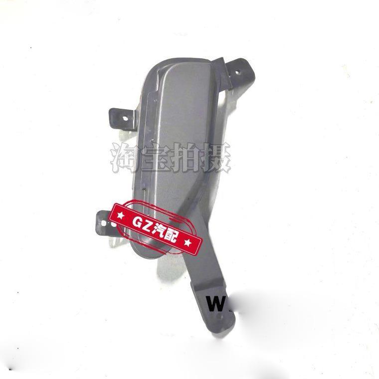 Front bumper fog light mounting bracket