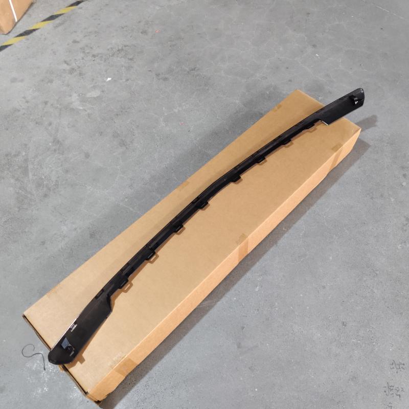 front bumper trim (bright black) - 84833619 - 3