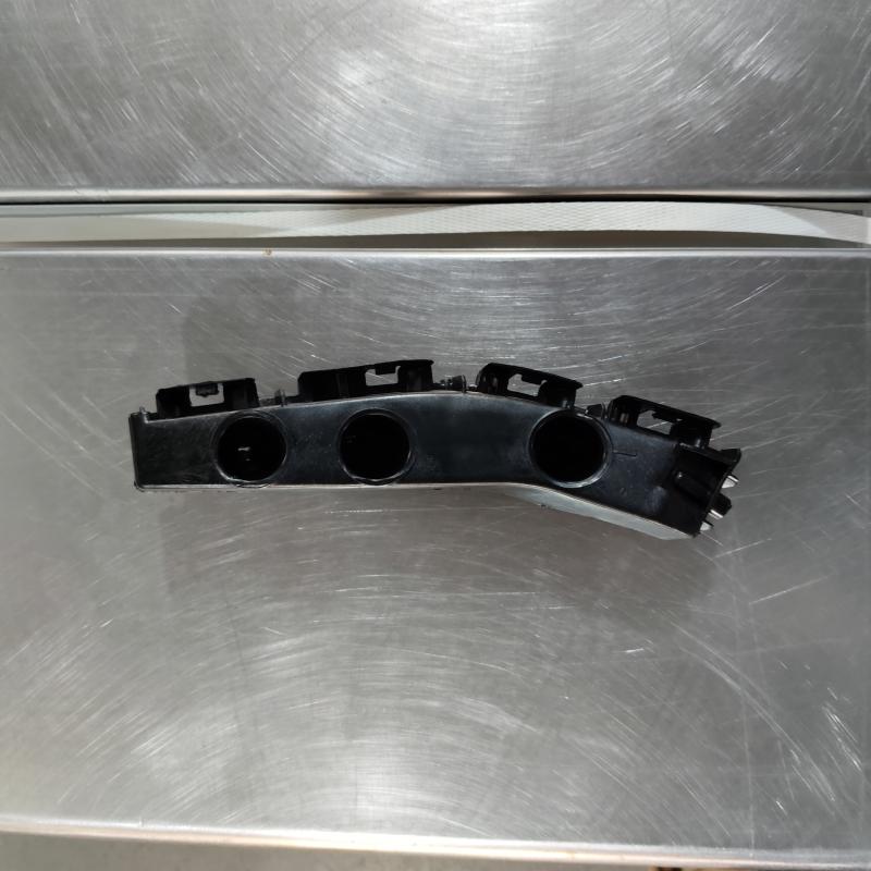 Front bumper support bracket