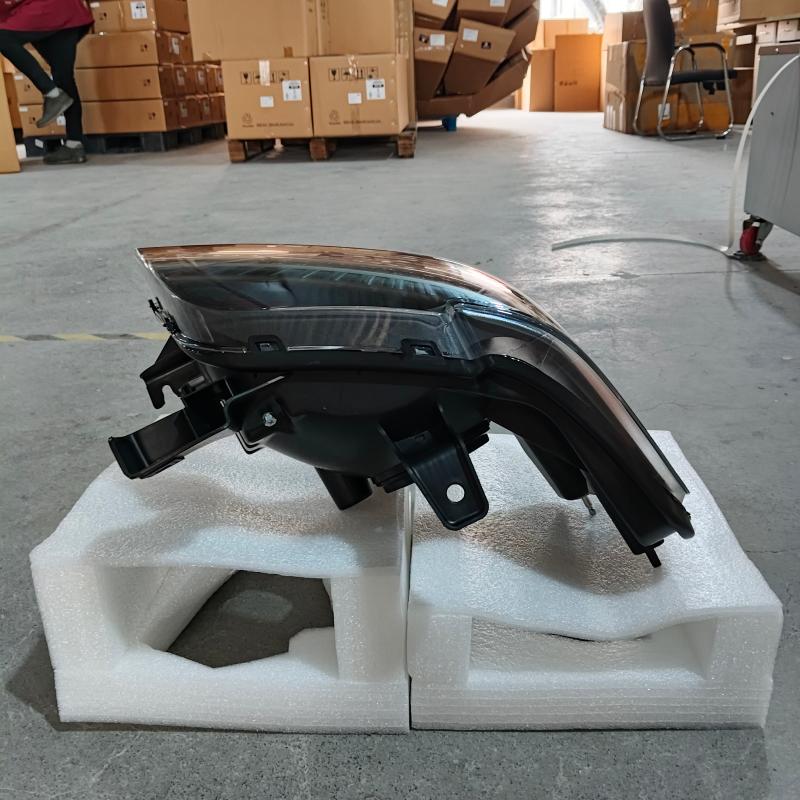 headlights base model black. - 6L2Z13008BA / 6L2Z13008AA - 5