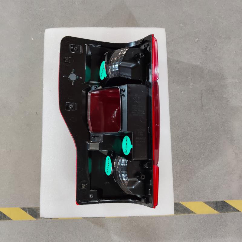 Mid-Level Rear Tail Lights - LC3Z13405A/ LC3Z13404A - 5