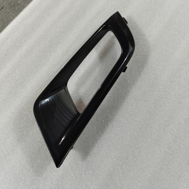 Square-hole fog light frame. - L EB3B15A299DB /R EB3B15A298DB - 3
