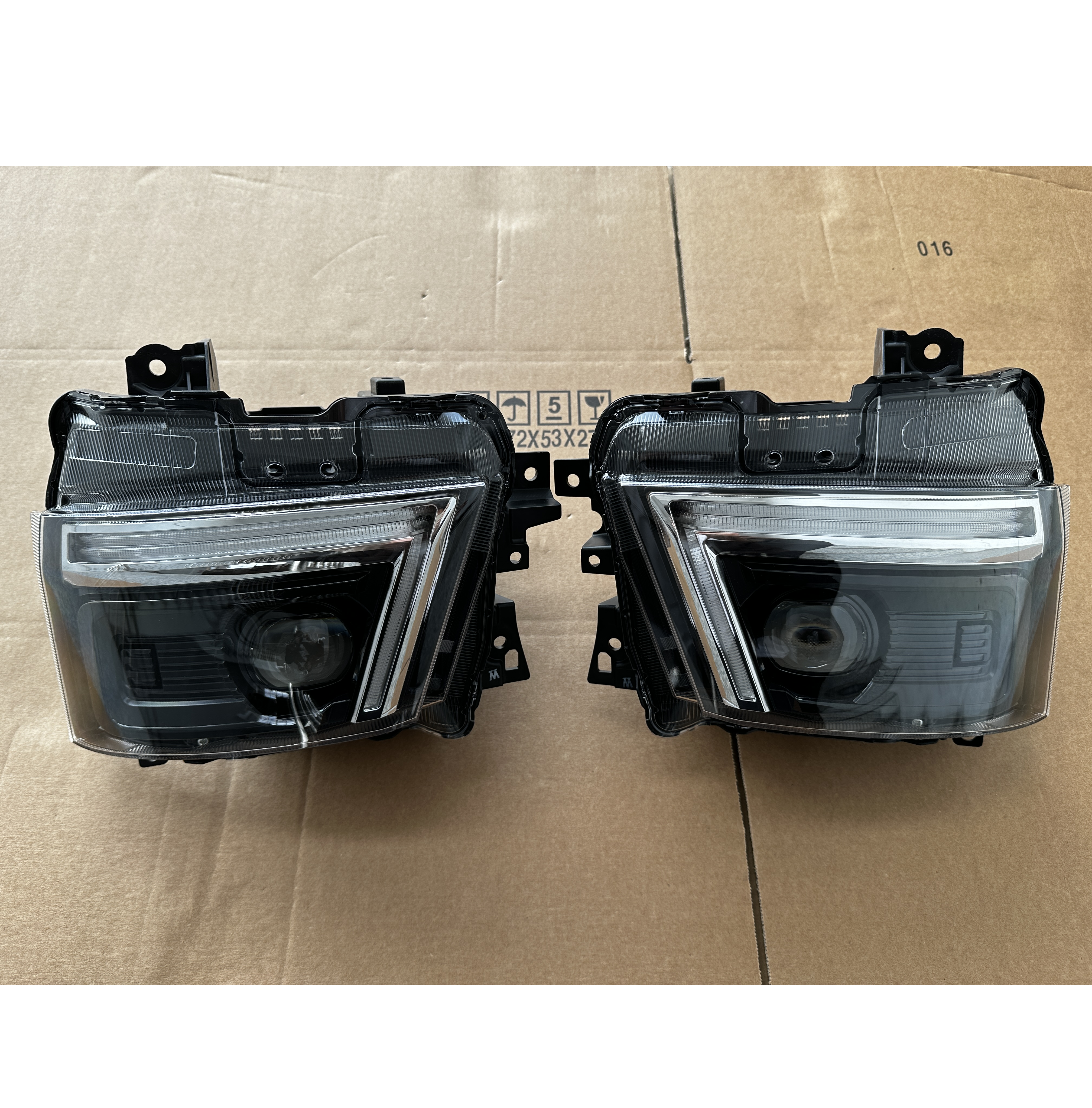 ไฟหน้า LH/RH - NPR25-001 - 2