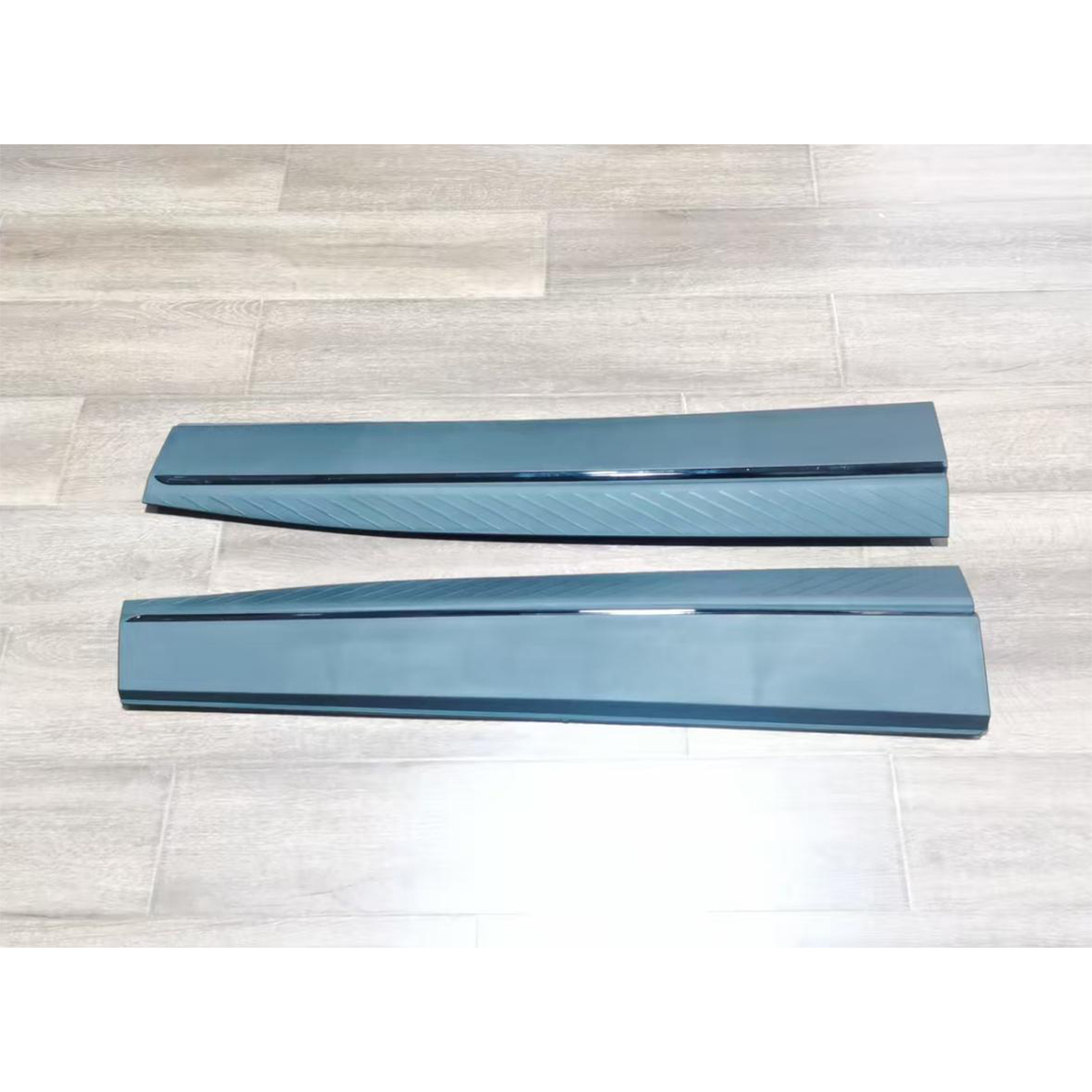 Door guard front high gloss black - L F16-5500210CA / R F16-5500220CA