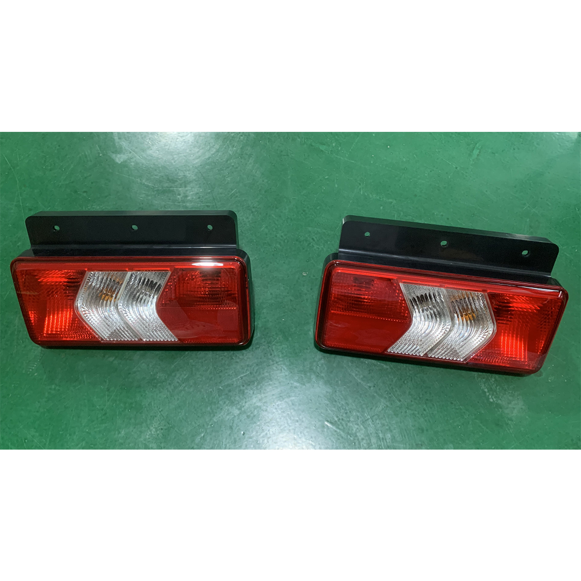 后灯总成 - L LN6-13405-AA / R LN6-13404-AA - 2