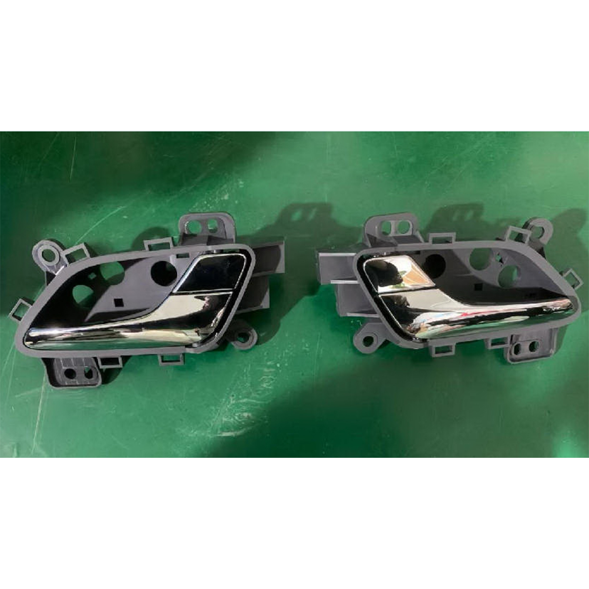 内扣手(前*电镀) - L LN6-22615-AA / R LN6-22614-AA - 2