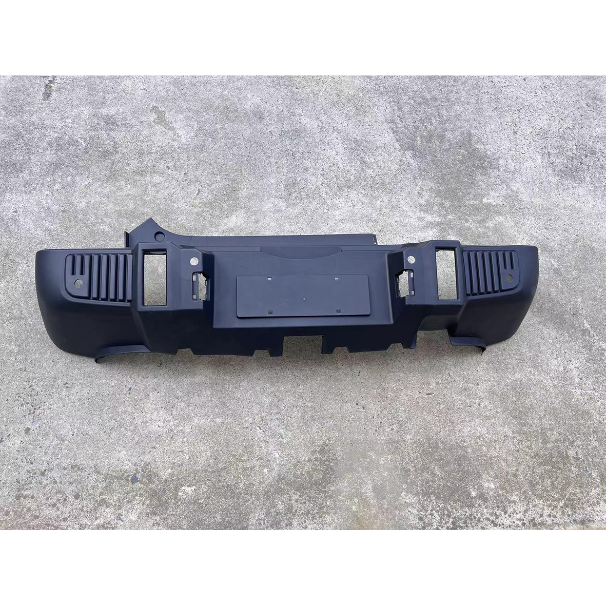 后杠本体带6个雷达孔和雷达支架 - F26-2804501BA