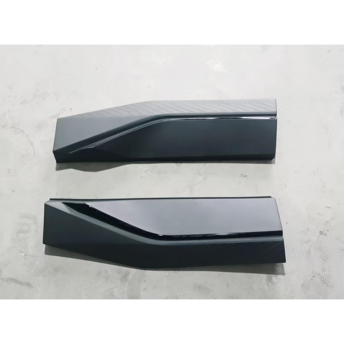 Door guard rear high gloss black - L F16-5500230CA / R F16-5500240CA - 2