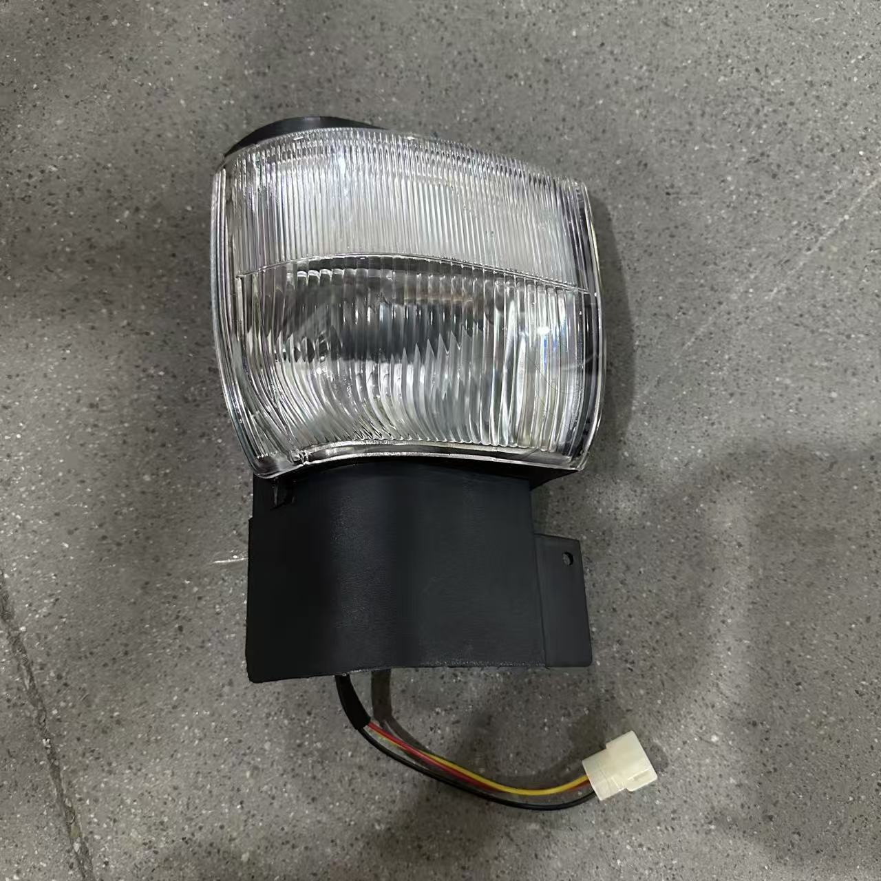 CORNER LAMP WHITE - PK03-02-007-W - 3