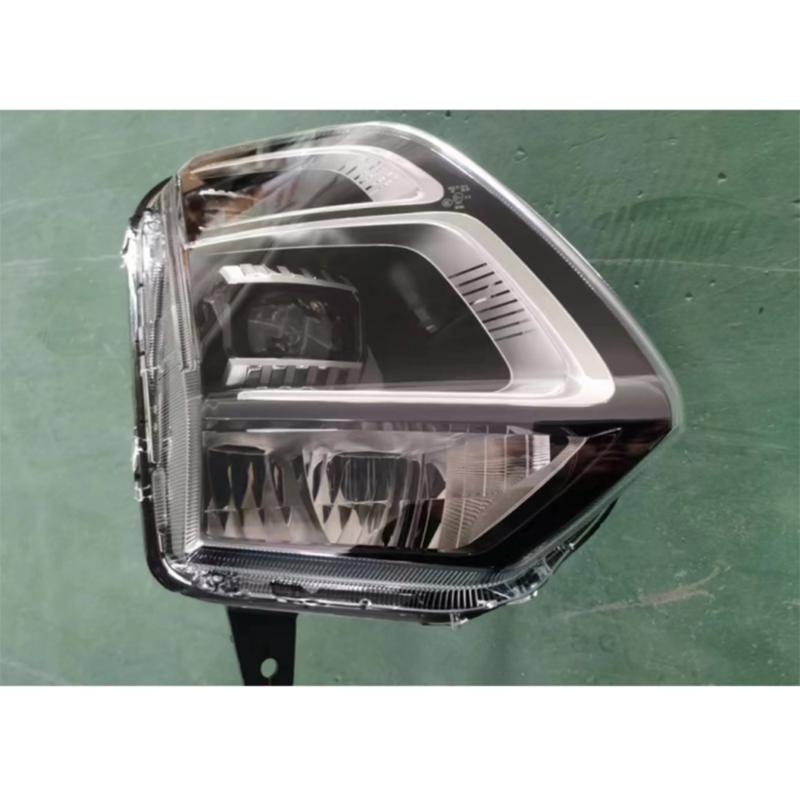 Headlights – High-end configuration (with fog lights).