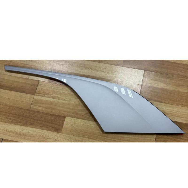 side of C-pillar exterior trim panel