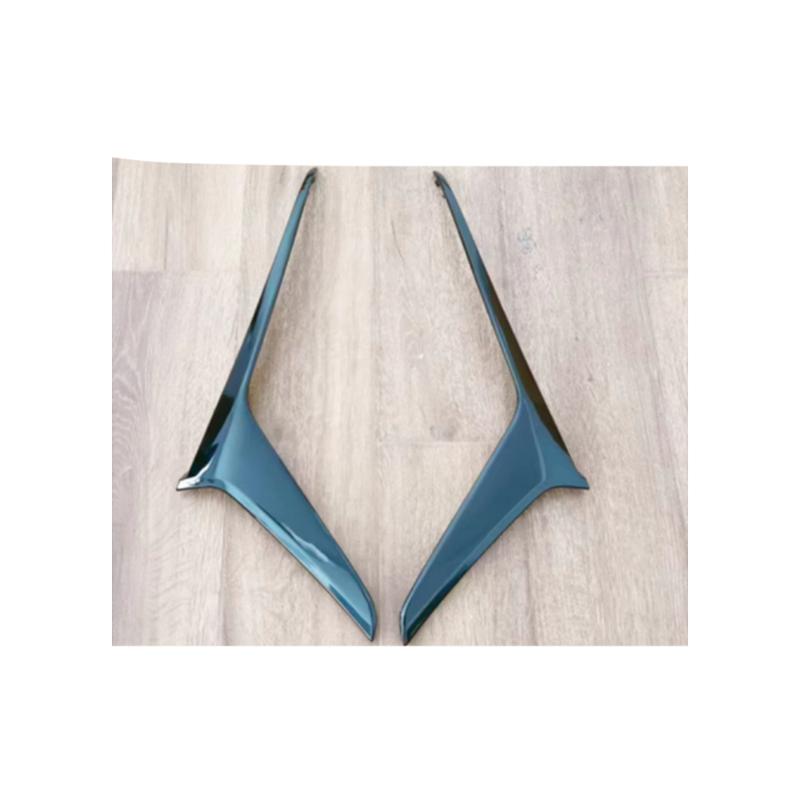 Front bumper trim (L/R) – High-gloss black.