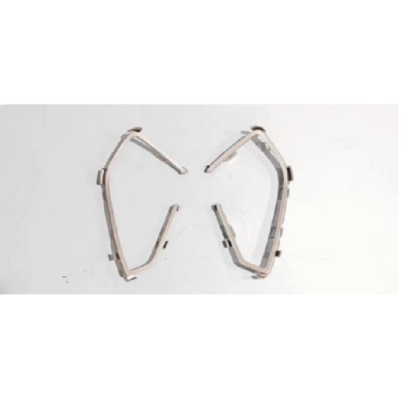 Fog light frame accent strip (L/R) – Gold.