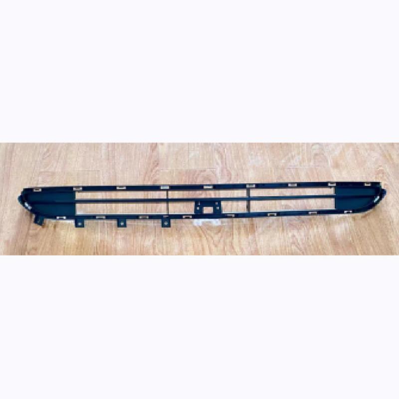 High-end configuration for the front bumper grille in the middle section.