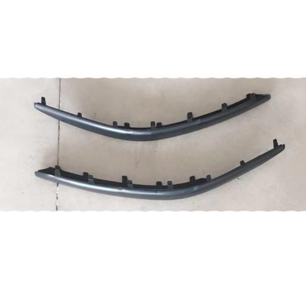 The front bumper scratch-protection strip is not illuminated.