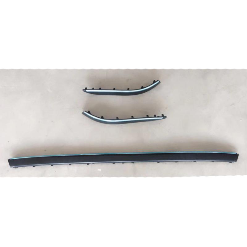 The rear bumper scratch-resistant strip is shiny.