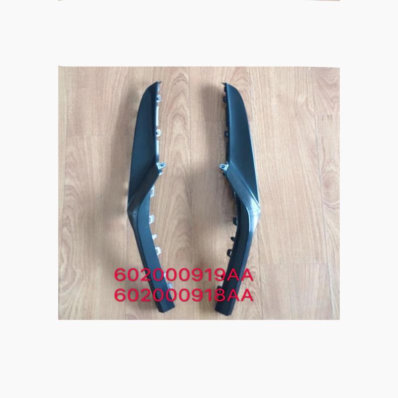 High-gloss black front bumper trim（LR).