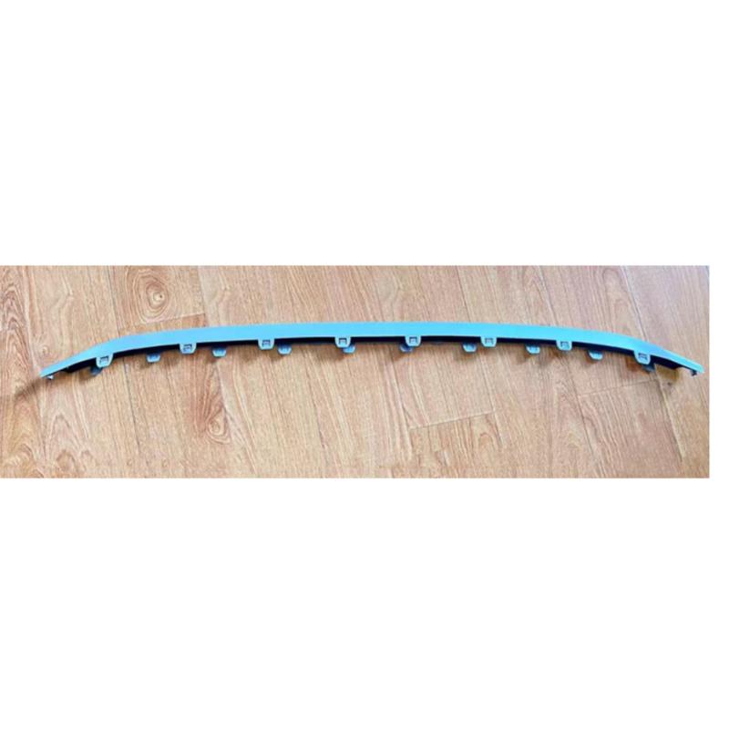 Front bumper highlight strip (center).