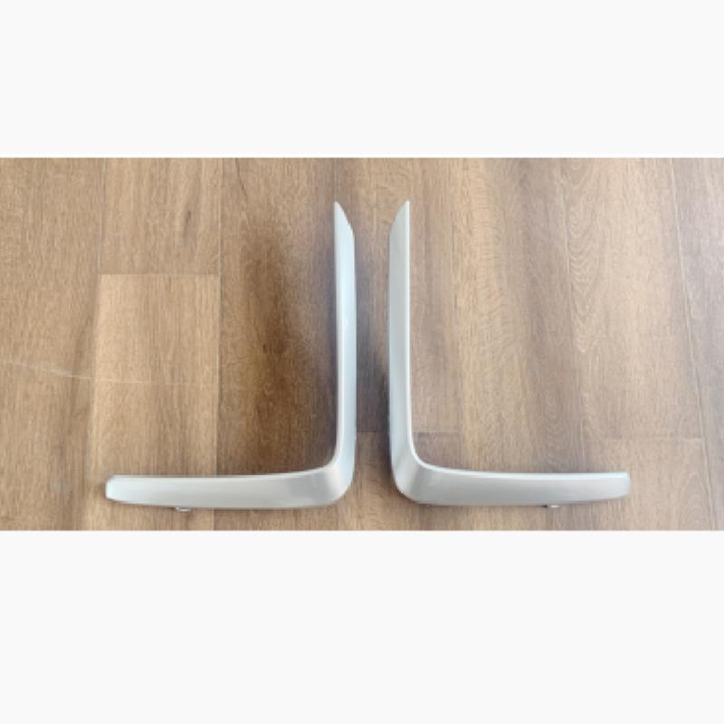 Fog light frame illuminated strip – pearl nickel.
