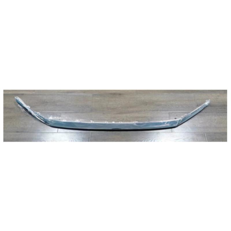 Bright strips for the front bumper’s decorative elements.